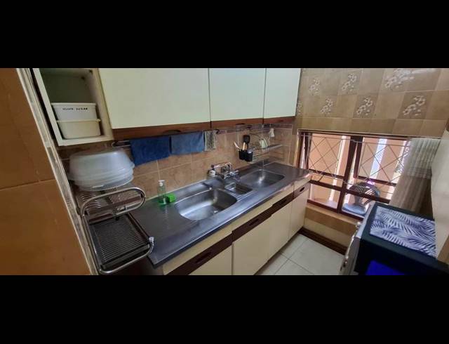 4 BEDROOM HOUSE FOR SALE IN OVERPORT